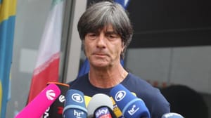 Almanya, Löw ile devam kararı aldı