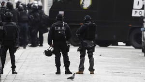 Paris’te rehine operasyonu