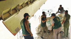 Suudi Arabistan’dan Hudeyde’ye havadan ve karadan yardım