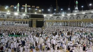 Suudi Arabistan: Umre için gelen Katarlılara kapımız açık