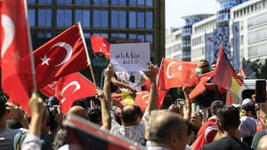 Almanya’da ‘Ben Özil’im’ gösterisi