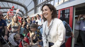Amsterdam’da yapımı 15 yıl süren metro hattı açıldı