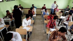 Husiler öğrencileri kopyaya teşvik ediyor