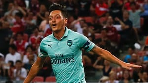 ‘Kaptan’ Mesut Özil göz doldurdu