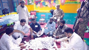 Pakistan seçimlerinde hile iddiası