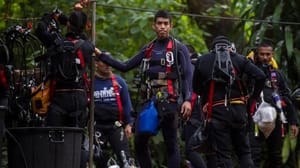 Tayland’daki mahsur kalan çocukları kurtarmaya çalışan dalgıç boğuldu