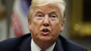 Trump sosyal medya devlerini milyonlarca insanı susturmakla suçladı