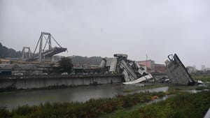 İtalya’da bir kısmı çöken köprü yıkılacak
