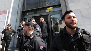 İtalya polisinden terör örgütü YPG/PKK mensubu İtalyan’a operasyon