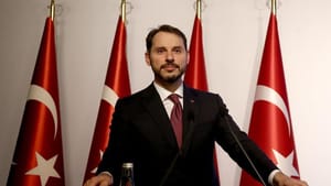 Bakan Albayrak Londra’da 11 finans kuruluşunun yöneticisi ile görüştü
