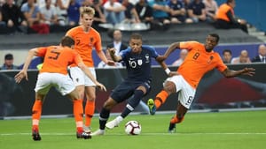Fransa, Hollanda karşısında galip