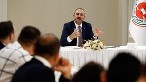 Adalet Bakanı Gül: Davanın değil iddianamenin savcısı değişti