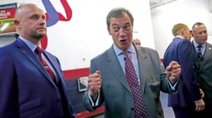 AB ve İngiltere arasında Brexit tartışmaları alevlendi: İhanet etti