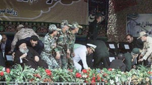 Ahvaz’da İran silahlı kuvvetlerinin askeri geçit törenine silahlı saldırı