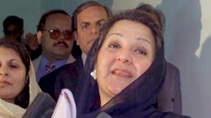 Pakistan’da eski Başbakan Navaz Şerif’in eşi hayatını kaybetti