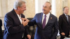 Türkiye, Yunanistan’a kaçan ‘darbeci’ askerlerin iadesinde kararlı