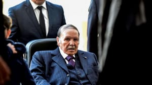 Buteflika, cumhurbaşkanlığı için yeniden aday gösterildi