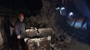 Endonezya bir kez daha sallandı