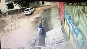 Diyarbakır’da kaldırımın çökme anı kameraya yansıdı