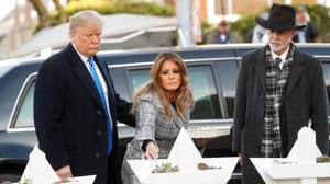 Trump’tan silahlı saldırı yapılan sinagoga taziye ziyareti