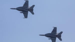 ABD savaş uçağı Filipin Denizi’ne düştü, pilotlar sağ kurtuldu