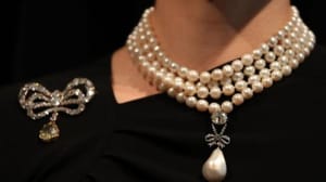 Marie Antoinette’e ait kolye rekor fiyata satıldı
