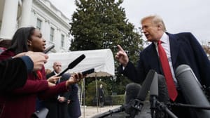 Trump’ın hedefinde yine CNN var: Sorularınız aptalca