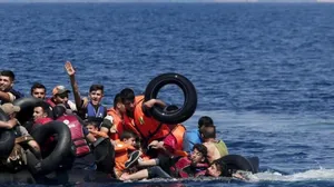 Suriyeli mültecileri Kıbrıs’a taşıyan tekne battı