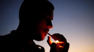 Sigara içmek bunama riskini artırıyor