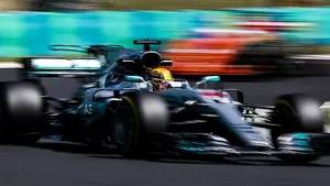 Lewis Hamilton şampiyonluğu garantiledi