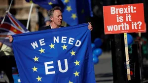 İngiliz bakanlar May’in Brexit tavizlerine karşı istifa ile tehdit etti