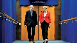Theresa May Muhafazakarlardan safları sıklaştırmalarını istedi