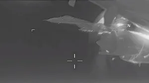Rus savaş uçağı ile ABD keşif uçağı karşı karşıya geldi