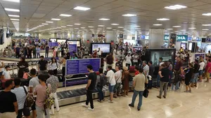 Hava yolu yolcu sayısı 10 ayda 183 milyona yaklaştı